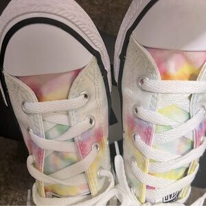 Gently used Tye dyed Canvas lace up Sneakers Converse. Kids Size 1